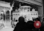 Standbild Weihnachten feiern New York City USA, 1965, aus Sekunde 30 historischem Filmmaterial Videoclip 65675056323