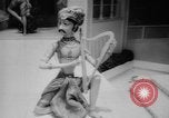 Standbild Weihnachten feiern New York City USA, 1965, aus Sekunde 62 historischem Filmmaterial Videoclip 65675056323