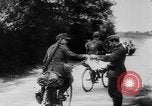 Immagine di Truppe tedesche rispondono a Allied D-day invasione Normandia Francia, 1944, secondo 30 filmato di repertorio 65675056327
