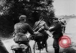 Immagine di Truppe tedesche rispondono a Allied D-day invasione Normandia Francia, 1944, secondo 33 filmato di repertorio 65675056327