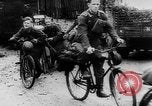 Immagine di Truppe tedesche rispondono a Allied D-day invasione Normandia Francia, 1944, secondo 38 filmato di repertorio 65675056327