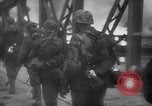 Standbild Bundeswehr sappers set Sprengladungen in der Stadt Witebsk Weißrussland, 1944, aus Sekunde 17 historischem Filmmaterial Videoclip 65675056338