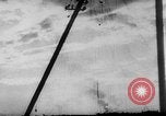 Standbild Bundeswehr sappers set Sprengladungen in der Stadt Witebsk Weißrussland, 1944, aus Sekunde 24 historischem Filmmaterial Videoclip 65675056338