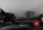 Standbild Bundeswehr sappers set Sprengladungen in der Stadt Witebsk Weißrussland, 1944, aus Sekunde 57 historischem Filmmaterial Videoclip 65675056338