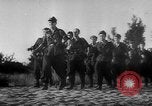 Standbild Bundeswehr sappers set Sprengladungen in der Stadt Witebsk Weißrussland, 1944, aus Sekunde 59 historischem Filmmaterial Videoclip 65675056338