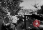 Standbild deutschen Rüstung getarnt mit Laub Frankreich, 1944, aus Sekunde 16 historischem Filmmaterial Videoclip 65675056340