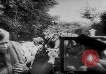 Standbild deutschen Rüstung getarnt mit Laub Frankreich, 1944, aus Sekunde 17 historischem Filmmaterial Videoclip 65675056340