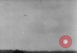 Standbild deutschen Rüstung getarnt mit Laub Frankreich, 1944, aus Sekunde 29 historischem Filmmaterial Videoclip 65675056340