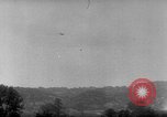 Standbild deutschen Rüstung getarnt mit Laub Frankreich, 1944, aus Sekunde 30 historischem Filmmaterial Videoclip 65675056340
