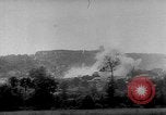 Standbild deutschen Rüstung getarnt mit Laub Frankreich, 1944, aus Sekunde 33 historischem Filmmaterial Videoclip 65675056340