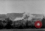 Standbild deutschen Rüstung getarnt mit Laub Frankreich, 1944, aus Sekunde 34 historischem Filmmaterial Videoclip 65675056340