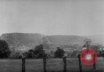Standbild deutschen Rüstung getarnt mit Laub Frankreich, 1944, aus Sekunde 40 historischem Filmmaterial Videoclip 65675056340