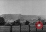 Standbild deutschen Rüstung getarnt mit Laub Frankreich, 1944, aus Sekunde 41 historischem Filmmaterial Videoclip 65675056340