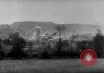 Standbild deutschen Rüstung getarnt mit Laub Frankreich, 1944, aus Sekunde 45 historischem Filmmaterial Videoclip 65675056340
