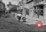 Standbild deutschen Rüstung getarnt mit Laub Frankreich, 1944, aus Sekunde 54 historischem Filmmaterial Videoclip 65675056340
