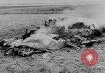 Standbild zerstörten Alliierte Flugzeuge Frankreich, 1944, aus Sekunde 16 historischem Filmmaterial Videoclip 65675056342