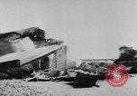 Standbild zerstörten Alliierte Flugzeuge Frankreich, 1944, aus Sekunde 42 historischem Filmmaterial Videoclip 65675056342