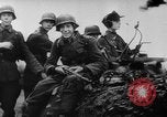 Immagine di Le forze tedesche difendere contro Allied avanza Francia, 1944, secondo 14 filmato di repertorio 65675056350