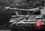 Immagine di Le forze tedesche difendere contro Allied avanza Francia, 1944, secondo 43 filmato di repertorio 65675056350
