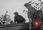 Immagine di La fanteria britannica impegnare le forze tedesche nei Paesi Bassi nella seconda guerra mondiale Hertogenbosch Paesi Bassi, 1944, secondo 5 filmato di repertorio 65675056356