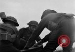 Immagine di La fanteria britannica impegnare le forze tedesche nei Paesi Bassi nella seconda guerra mondiale Hertogenbosch Paesi Bassi, 1944, secondo 15 filmato di repertorio 65675056356