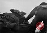 Immagine di La fanteria britannica impegnare le forze tedesche nei Paesi Bassi nella seconda guerra mondiale Hertogenbosch Paesi Bassi, 1944, secondo 16 filmato di repertorio 65675056356