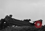 Immagine di La fanteria britannica impegnare le forze tedesche nei Paesi Bassi nella seconda guerra mondiale Hertogenbosch Paesi Bassi, 1944, secondo 24 filmato di repertorio 65675056356