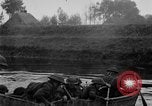 Immagine di La fanteria britannica impegnare le forze tedesche nei Paesi Bassi nella seconda guerra mondiale Hertogenbosch Paesi Bassi, 1944, secondo 31 filmato di repertorio 65675056356