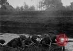 Immagine di La fanteria britannica impegnare le forze tedesche nei Paesi Bassi nella seconda guerra mondiale Hertogenbosch Paesi Bassi, 1944, secondo 32 filmato di repertorio 65675056356