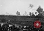 Immagine di La fanteria britannica impegnare le forze tedesche nei Paesi Bassi nella seconda guerra mondiale Hertogenbosch Paesi Bassi, 1944, secondo 37 filmato di repertorio 65675056356