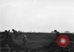 Immagine di La fanteria britannica impegnare le forze tedesche nei Paesi Bassi nella seconda guerra mondiale Hertogenbosch Paesi Bassi, 1944, secondo 62 filmato di repertorio 65675056356