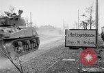 Standbild Verbündeten dringen in Holland Hertogenbosch Niederlande, 1944, aus Sekunde 20 historischem Filmmaterial Videoclip 65675056357