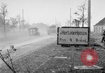 Standbild Verbündeten dringen in Holland Hertogenbosch Niederlande, 1944, aus Sekunde 25 historischem Filmmaterial Videoclip 65675056357