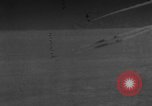 Standbild Die Bomber der neunten Luftwaffe treffen ständig auf rumänische Ölfelder Ploesti Ploesti Rumänien, 1944, aus Sekunde 18 historischem Filmmaterial Videoclip 65675056362