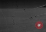 Standbild Die Bomber der neunten Luftwaffe treffen ständig auf rumänische Ölfelder Ploesti Ploesti Rumänien, 1944, aus Sekunde 19 historischem Filmmaterial Videoclip 65675056362