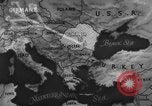Standbild Die Bomber der neunten Luftwaffe treffen ständig auf rumänische Ölfelder Ploesti Ploesti Rumänien, 1944, aus Sekunde 25 historischem Filmmaterial Videoclip 65675056362