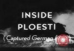 Standbild Die Bomber der neunten Luftwaffe treffen ständig auf rumänische Ölfelder Ploesti Ploesti Rumänien, 1944, aus Sekunde 35 historischem Filmmaterial Videoclip 65675056362