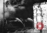 Standbild Die Bomber der neunten Luftwaffe treffen ständig auf rumänische Ölfelder Ploesti Ploesti Rumänien, 1944, aus Sekunde 36 historischem Filmmaterial Videoclip 65675056362