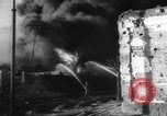 Standbild Die Bomber der neunten Luftwaffe treffen ständig auf rumänische Ölfelder Ploesti Ploesti Rumänien, 1944, aus Sekunde 37 historischem Filmmaterial Videoclip 65675056362