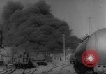 Standbild Die Bomber der neunten Luftwaffe treffen ständig auf rumänische Ölfelder Ploesti Ploesti Rumänien, 1944, aus Sekunde 41 historischem Filmmaterial Videoclip 65675056362