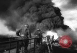 Standbild Die Bomber der neunten Luftwaffe treffen ständig auf rumänische Ölfelder Ploesti Ploesti Rumänien, 1944, aus Sekunde 47 historischem Filmmaterial Videoclip 65675056362