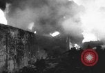 Standbild Die Bomber der neunten Luftwaffe treffen ständig auf rumänische Ölfelder Ploesti Ploesti Rumänien, 1944, aus Sekunde 48 historischem Filmmaterial Videoclip 65675056362