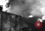 Standbild Die Bomber der neunten Luftwaffe treffen ständig auf rumänische Ölfelder Ploesti Ploesti Rumänien, 1944, aus Sekunde 49 historischem Filmmaterial Videoclip 65675056362