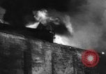 Standbild Die Bomber der neunten Luftwaffe treffen ständig auf rumänische Ölfelder Ploesti Ploesti Rumänien, 1944, aus Sekunde 50 historischem Filmmaterial Videoclip 65675056362