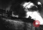 Standbild Die Bomber der neunten Luftwaffe treffen ständig auf rumänische Ölfelder Ploesti Ploesti Rumänien, 1944, aus Sekunde 51 historischem Filmmaterial Videoclip 65675056362