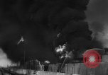 Standbild Die Bomber der neunten Luftwaffe treffen ständig auf rumänische Ölfelder Ploesti Ploesti Rumänien, 1944, aus Sekunde 55 historischem Filmmaterial Videoclip 65675056362