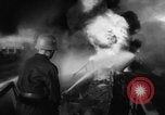 Standbild Die Bomber der neunten Luftwaffe treffen ständig auf rumänische Ölfelder Ploesti Ploesti Rumänien, 1944, aus Sekunde 57 historischem Filmmaterial Videoclip 65675056362