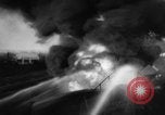 Standbild Die Bomber der neunten Luftwaffe treffen ständig auf rumänische Ölfelder Ploesti Ploesti Rumänien, 1944, aus Sekunde 59 historischem Filmmaterial Videoclip 65675056362
