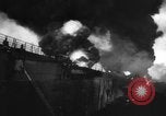Standbild Die Bomber der neunten Luftwaffe treffen ständig auf rumänische Ölfelder Ploesti Ploesti Rumänien, 1944, aus Sekunde 62 historischem Filmmaterial Videoclip 65675056362