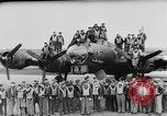 Image premier raid aérien par États-Unis Berlin Allemagne, 1944, de la seconde 51 séquences d'archives historiques vidéo 65675056364